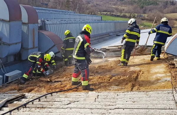 Tlela izolacija na strehi Cimosove tovarne