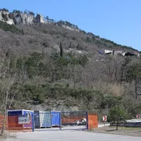 Kolektor CPG je pri črnokalskem spomeniku postavil bazo za 
pripravljalna dela na drugem tiru. 

