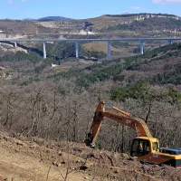 Začela se je gradnja cest za dostop do trase drugega tira