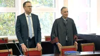 Pulmolog Damjan Birtič (levo) in odvetnik Bruno Krivec sta bila z 
izidom sodbe na novogoriškem okrožnem sodišču zadovoljna.
