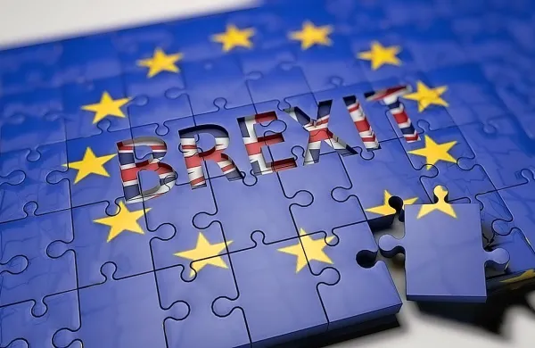 Vrh EU 27 dosegel dogovor o preložitvi brexita