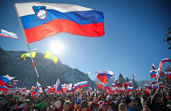 Poljakom ekipna tekma v Planici, Slovenija tretja
