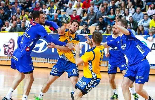 Obračuni Koprčanov  s Celjani so vselej tudi magnet za športno 
občinstvo.