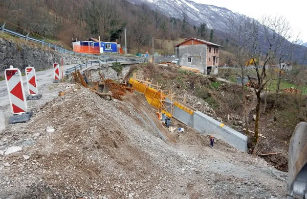 Z gradnjo so začeli  na odcepu z  glavne ceste proti spodnjemu delu 
Borjane in naprej proti Podbeli. 