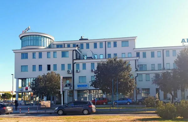 Fabio Gaiatto je dve podjetji  ustanovil tudi v Kopru, obe imata sedež v Ferrarski ulici. 