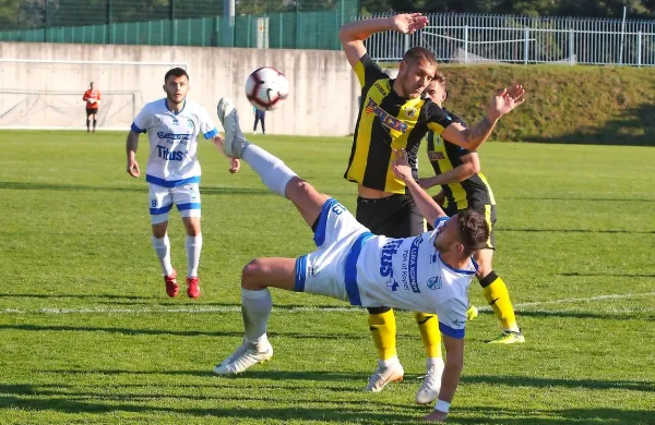 Borbena igra Dekančanov (v beli opravi) se je proti favoriziranim 
gostom iz Radomelj obrestovala z osvojeno točko.
