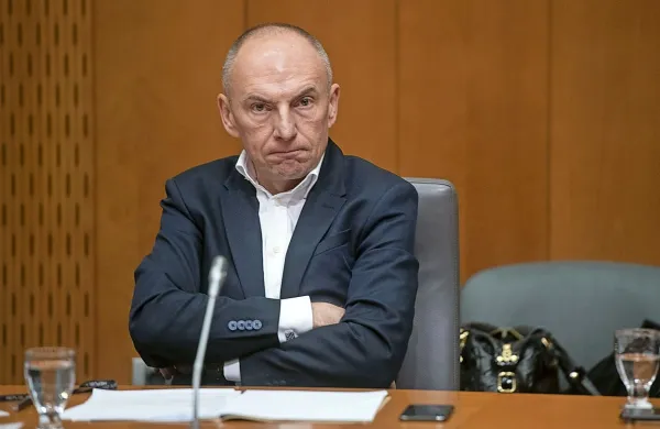 Parlamentarni odbor za zdravstvo je predstavitev kandidata za 
ministra za zdravje Aleša Šabedra z 12 glasovi za in dvema proti 
ocenil kot ustrezno. 
