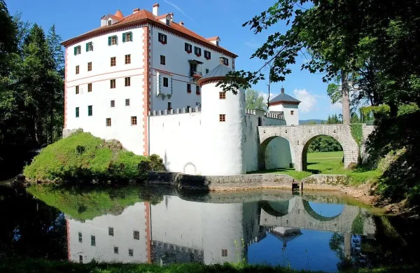 Ministrstvo za kulturo s ponovljenim razpisom skuša najti najemnika pristav gradu Snežnik. 