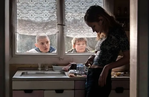  Film prikazuje fantovsko prijateljstvo in željo po dogodivščinah. 