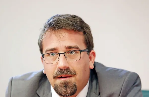 Občina Ajdovščina je na današnji dražbi družbe Primorje v stečaju 
kupila zemljišče med ajdovsko obvoznico in hitro cesto.