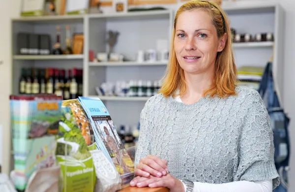 Maja Hladnik bo Trg Vipava  leto dni vodila kot vršilka dolžnosti  
direktorice. 