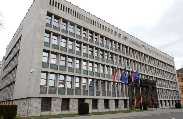 DZ je na današnji seji imenoval Aleša Šabedra za ministra za 
zdravje ter Simona Zajca za ministra za okolje in prostor.
