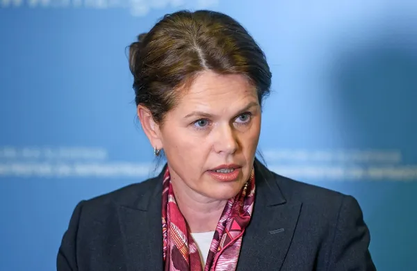 Ministrica za infrastrukturo Alenka Bratušek je ob ogledu gradnje 
dostopnih cest ob trasi drugega tira poudarila, da se je projekt 
dejansko začel graditi na terenu.