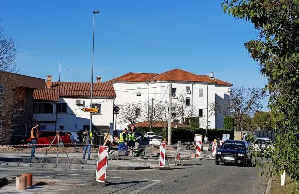 Sočasno gradijo kroži&scaron;či v Pobegih in v Pradah