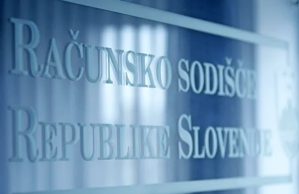 Računsko sodi&scaron;če pri reviziji volilnih kampanj petim strankam izreklo mnenje s pridržkom