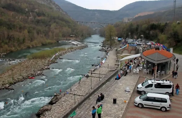 V solkanskem kajakaškem centru je v teh dneh pestro. 