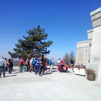 Pohodniki po poteh miru na Krasu