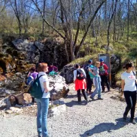 Pohodniki po poteh miru na Krasu
