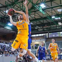 Prepričljivo slavje tigrov v uvodni tekmi finala lige ABA 2