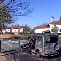 Ukradli starega terenca in ga zažgali