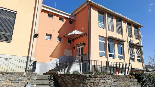 Škodljivci oziroma škodljivi dejavniki, ki lahko botrujejo tudi 
množičnim okužbam, mednje sodi okužba s salmonelo, so nenehno na preži. Eden takšnih primerov je zadnji izbruh okužbe s 
salmonelo na lucijski osnovni šoli.   