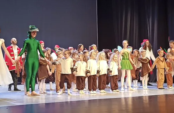 Baletna predstava, pri kateri so moči združili profesionalci in ljubiteljski ustvarjalci, je zaživela na odru Kosovelovega doma Sežana.