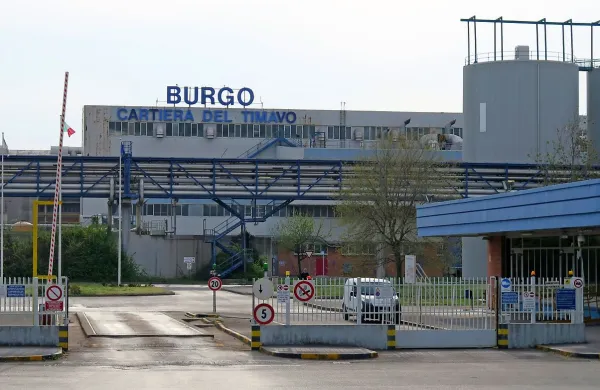 Papirnica Burgo je pred kratkim že odpustila 80 delavcev. Čeprav 
investitorji ohranitev preostalih delovnih mest pogojujejo z izgradnjo sežigalnice, pa je vprašanje, ali so ta delovna mesta tudi v 
resnici varna. 