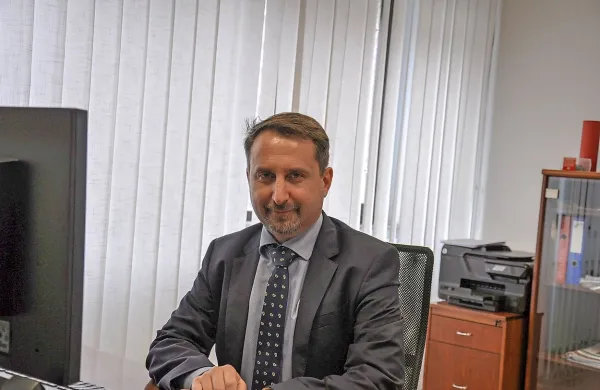 42-letni Igor Velov, ki je v zasebnem življenju tudi motorist, je na 
čelu agencije za varnost prometa od avgusta 2013.
