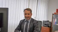 42-letni Igor Velov, ki je v zasebnem življenju tudi motorist, je na 
čelu agencije za varnost prometa od avgusta 2013.