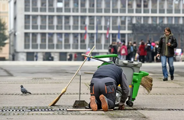 Paleta del, ki jih je mogoče opravljati v splošno korist je bogata. Uprava za probacijo ima sporazume z 830 organizacijami po vsej državi.