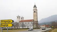 Cerkev je sicer formalno v ajdovski občini, a jo imajo Vipavci še 
vedno za svojo. 