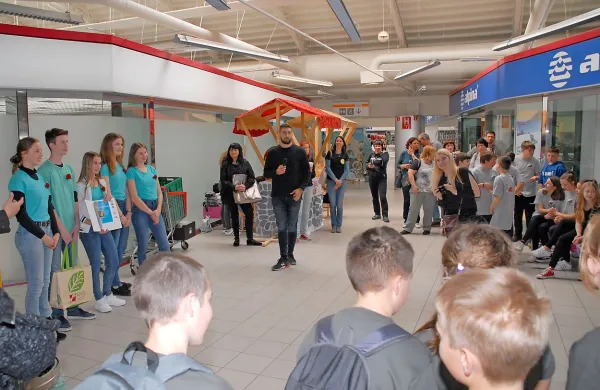 Turistične spominke svojega kraja je  predstavilo šestnajst osnovnošolskih ekip iz celotne primorske regije.