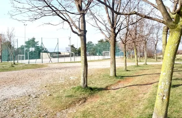 Postajališče za avtodome nameravajo urediti na robu vasi.
