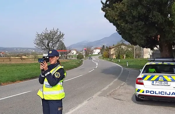 Policisti novogoriške uprave so med maratonom zalotili 45 
prehitrih voznikov.