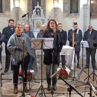 Pod naslovom Sonce ljubo zazvenijo pesmi, ki so jih posneli na 
koncertu v predbožično mrzli hrušiški cerkvi sv. Krizogona. 