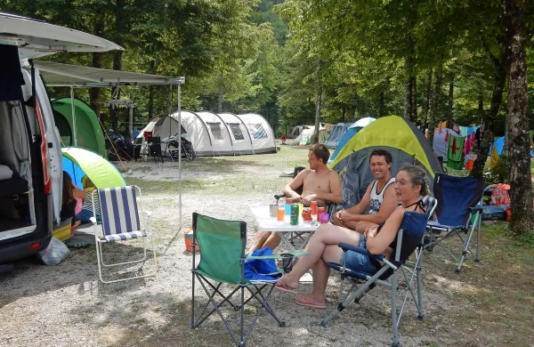  Poletje bo razkrilo, ali bo povišana turistična taksa odganjala 
turiste.  