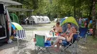  Poletje bo razkrilo, ali bo povišana turistična taksa odganjala 
turiste.  