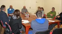 Predstavniki krajevnih skupnosti, na katere bi vplivala avtocesta proti Jelšanam z odcepom pri Hruševju, predlogu  nasprotujejo.


