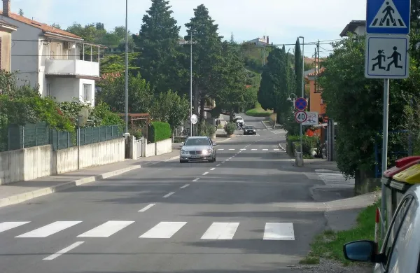 Sklep, ki ga je ustavno sodišče na seji 27. marca sprejelo soglasno, 
se nanaša na občinske podrobne prostorske načrte za območja Ob 
Belokriški, Park cvetja in Med vrtovi.