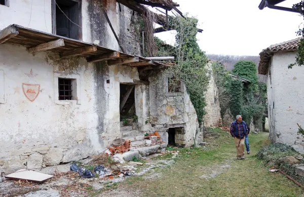 Pri snemanju  promocijskega videa obnove Slapnika investitorji 
niso imeli soglasja zavoda za varstvo kulturne dediščine. “Za 
obnovo ga bomo zagotovo imeli,” zatrjujejo. 