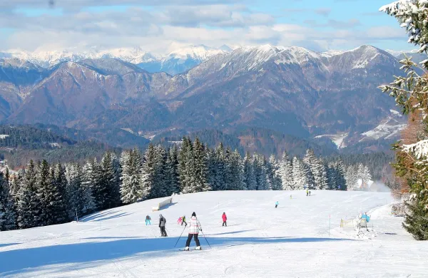 Leto&scaron;nja Naj smuči&scaron;ča so Cerkno, Golte in RTC Jakec Trije kralji