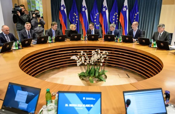 Vlada predlaga odpravo nekaterih omejitev pri osebnem imenu