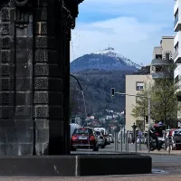  Pogled proti spečemu  ognjeniku Puy de Dôme