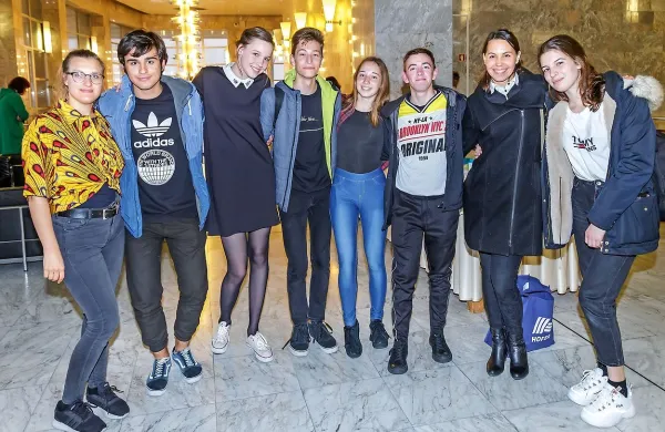 Mlajšo skupino AMO sestavljajo Tereza Gregorič (vodja AMO), 
Aleksandar Jovanovski, Hana Likar, Franc Kravos, Lana Pahor, 
Luka Seražin, mentorica igralka Maja Poljanec Nemec ter Taja 
Pavlin.