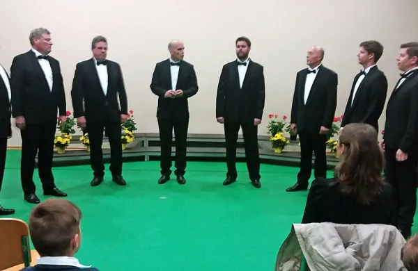 Gori&scaron;ki oktet Vrtnica danes in jutri v Parizu
