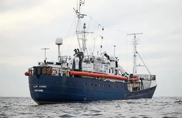 Na ladji Alan Kurdi je trenutno 62 migrantov. 