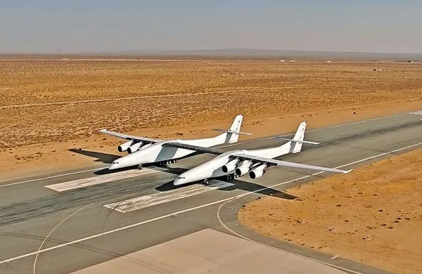 Letalo stratolaunch behemot ima razpon kril daljši od nogometnega igrišča. 