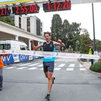  21-kilometrsko traso je med moškimi najhitreje premagal Blaž 
Orešnik s časom 1:12:18.