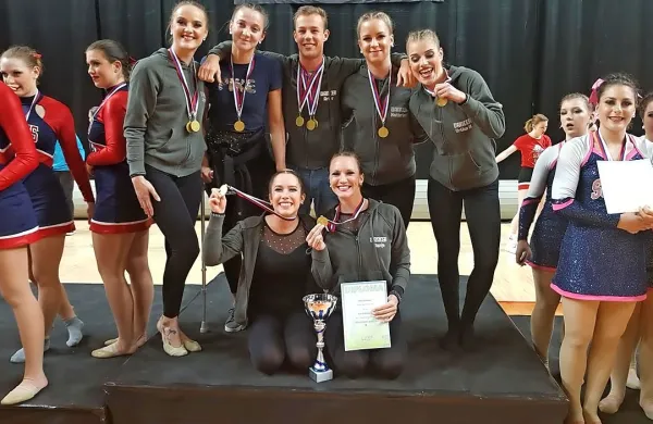 Minulo soboto so plesalci pivškega Športnega društva Pike na 
državnem prvenstvu Cheerleading zveze Slovenije v Ljubljani 
osvojili kar dva naslova državnih prvakov.