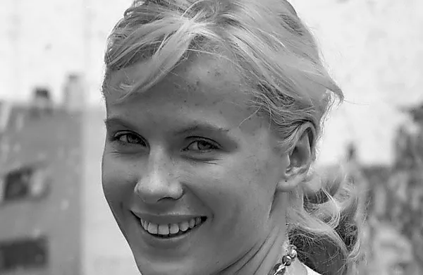V starosti 83 let je v nedeljo umrla švedska igralka Bibi Andersson, 
znana po vlogah v filmih legendarnega rojaka Ingmarja Bergmana.